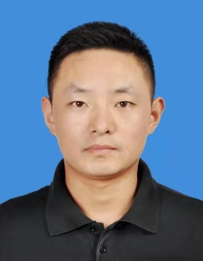 彭鵬區(qū)委常委、區(qū)紀(jì)委書記、區(qū)監(jiān)委主任候選人、四級(jí)高級(jí)監(jiān)察官